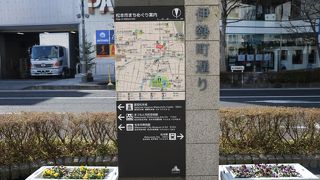 本町通りと交差