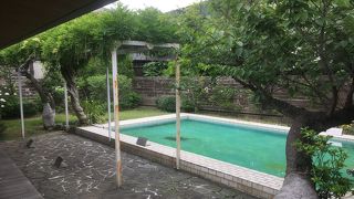 「フクちゃん」と「プール」のスタバ