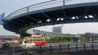 アメリカのテレビドラマのUFOみたい