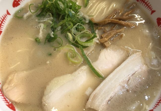 鮮魚のアラの蒸し焼きと鶏白湯との濃厚スープ