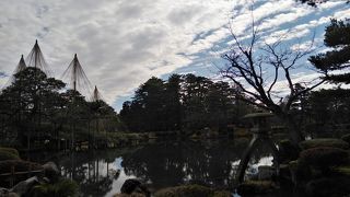 霞ヶ池の2本脚の灯籠
