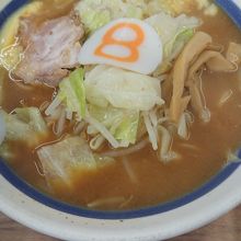 野菜ラーメン　味噌　バタートッピング