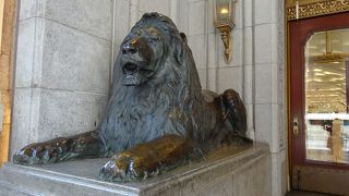 三越本店のライオンはメイドイン英国