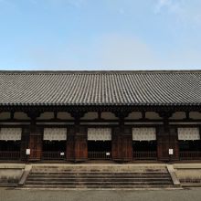 真っ直ぐな軒先