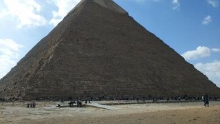 ギザの三大ピラミッド二番目に出来た大きさも二番目のピラミッドを見て来ました!!