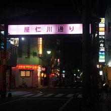 通りといっても周辺にたくさんお店があります。