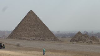 ギザの三大ピラミッドのカフラー王の息子でクフ王の孫にあたるメンカウラー王のピラミッドを見て来ました!!