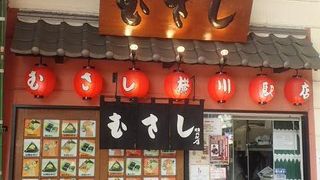地元のおむすび弁当屋、駅に隣接