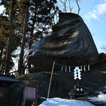 ご神体の烏帽子岩