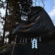 ご神体の烏帽子岩