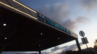 安く買えます。ただレジはとても並んでました。