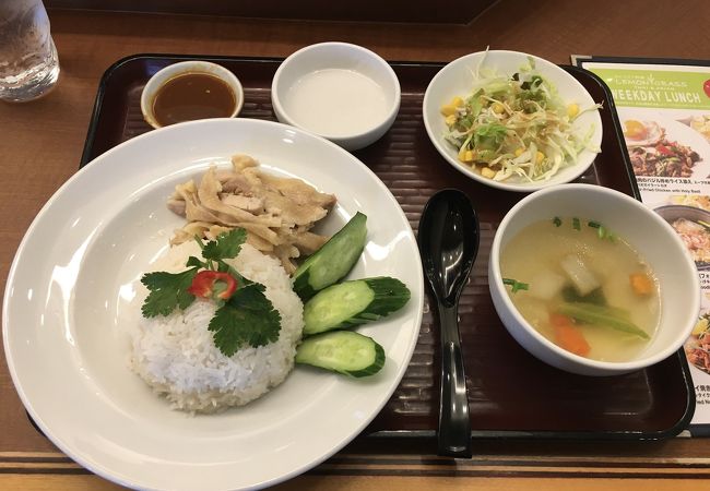 アジア料理もあるタイ料理屋さん