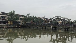 旧市街を流れる川