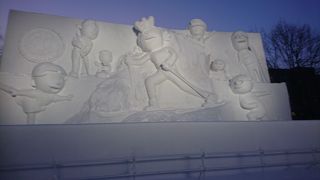 雪不足の中でも盛況です。