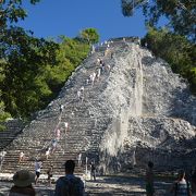 ユカタン半島で一番高いピラミッドがある遺跡です。