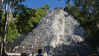 ユカタン半島で一番高いピラミッドがある遺跡です。
