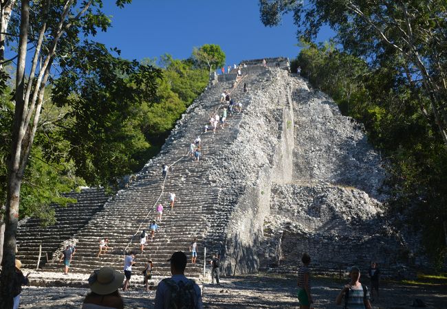 ユカタン半島で一番高いピラミッドがある遺跡です。