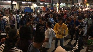 毎晩お祭りのような通り