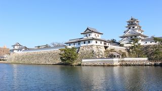 美しい端正なお城でした