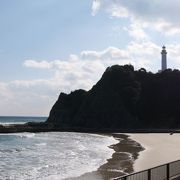 塩屋崎灯台を望む海岸