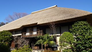 立派な茅葺屋根のお屋敷が保存されています （世田谷代官屋敷）