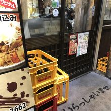 店の入り口です。