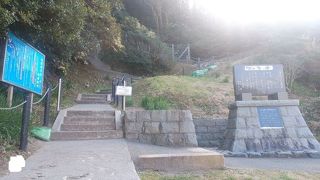 映画のロケ地だったことを示す記念碑