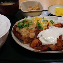 ハンバーグとチキン南蛮定食