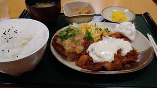 本通りにある何でも屋的レストラン。