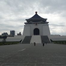 4階建ての紀念堂。