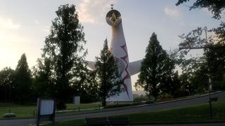 背面にも顔がある