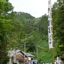 車も結構停まっています