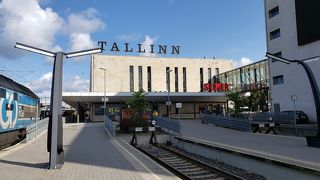タリンの中央駅ですが、移動の中心はバスです。