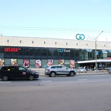 外から見た駅舎