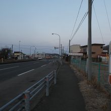 国道３６号線沿いの温泉街最寄りのバス停