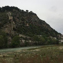 絶壁に建つ聖ミカエル教会