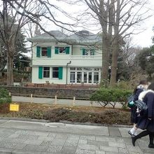 山手西洋館を経由して