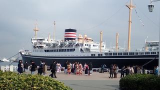 港横浜・山下公園にずっと佇むシンボル