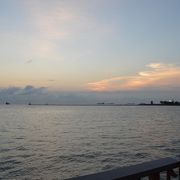 台湾海峡に沈む夕日の見る有名なスポットだそうです。