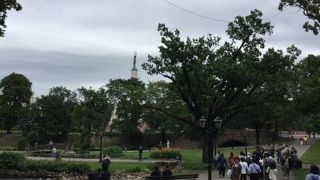 ピルセータス運河が流れている公園です