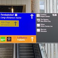 空港からはこのエスカレーターで