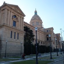 とても大きく堂々とした建物です