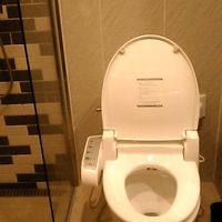狭いけれどウォシュレットトイレ付のシャワールーム