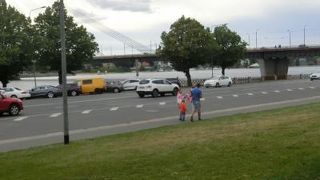 ダウガヴァ川沿いを走っている広い通りです