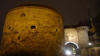 その名のとおり太い砲塔