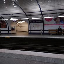 連絡通路をうるうろ探しているとスリにあいやすい