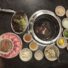 牛里ガーデンの焼肉1人用メニュー。