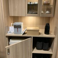 お茶セット・冷蔵庫・ポット・グラス・大浴場に持っていく籠まで