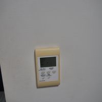 エアコンは個別空調で、温度設定可能。