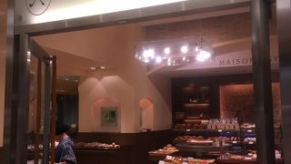 広々としたブーランジェリー 